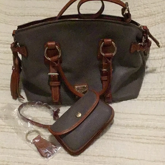 Dooney & Bourke Elephant Gray Pebble Grain genuine leather Wristlet Pouch Wallet - Picture 10 of 10